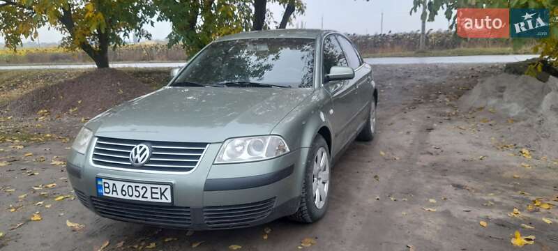 Седан Volkswagen Passat 2001 в Помічній