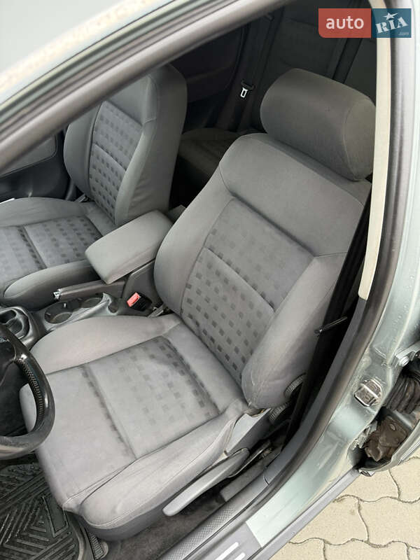 Универсал Volkswagen Passat 2004 в Львове