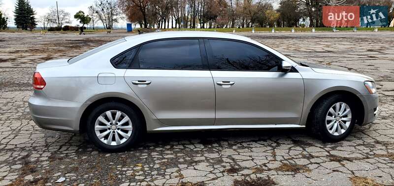 Седан Volkswagen Passat 2011 в Харькове