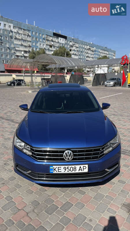 Седан Volkswagen Passat 2016 в Днепре