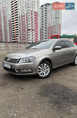 Седан Volkswagen Passat 2013 в Києві