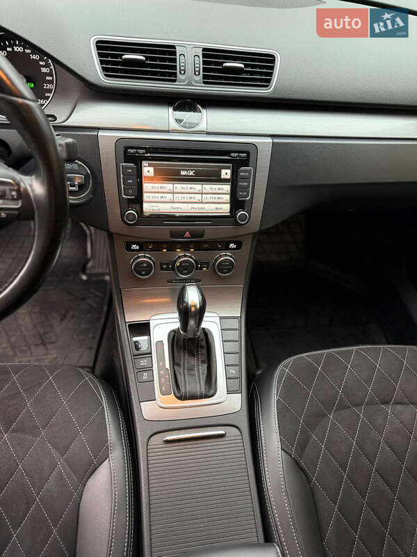 Седан Volkswagen Passat 2013 в Киеве
