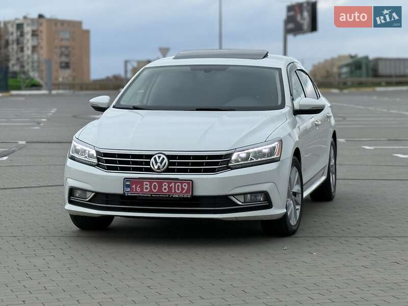 Седан Volkswagen Passat 2018 в Одессе