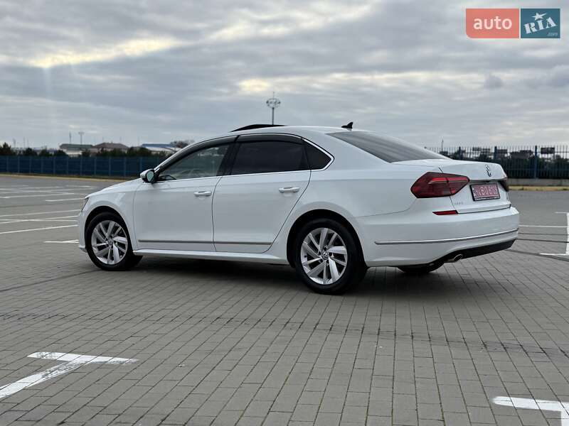 Седан Volkswagen Passat 2018 в Одессе
