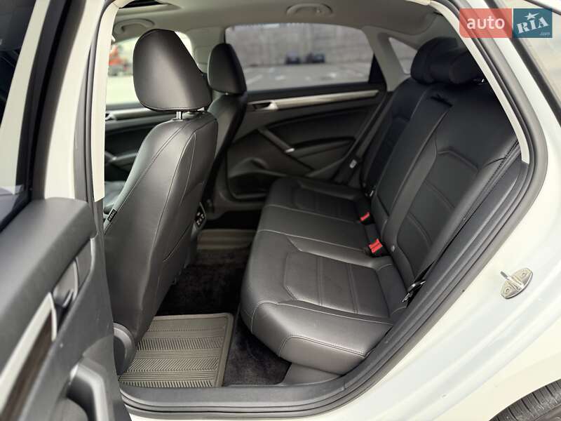 Седан Volkswagen Passat 2018 в Одессе