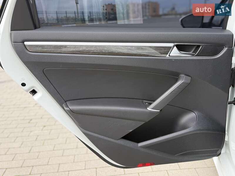 Седан Volkswagen Passat 2018 в Одессе