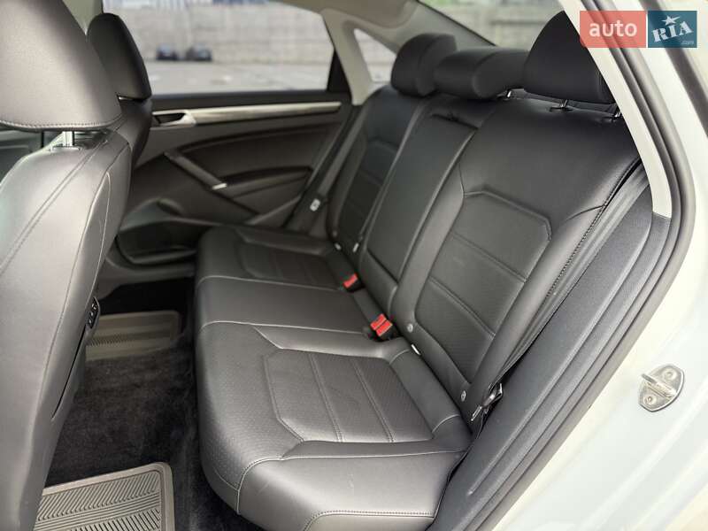 Седан Volkswagen Passat 2018 в Одессе