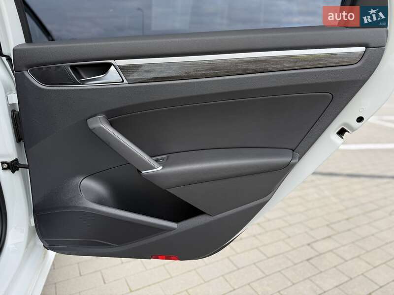 Седан Volkswagen Passat 2018 в Одессе