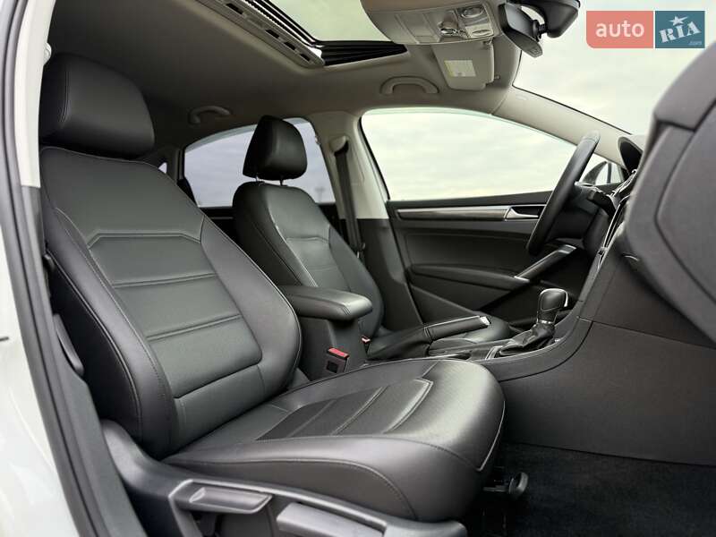 Седан Volkswagen Passat 2018 в Одессе