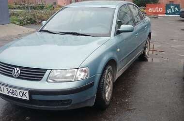 Седан Volkswagen Passat 2000 в Рокитному