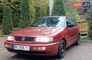 Седан Volkswagen Passat 1995 в Дрогобичі