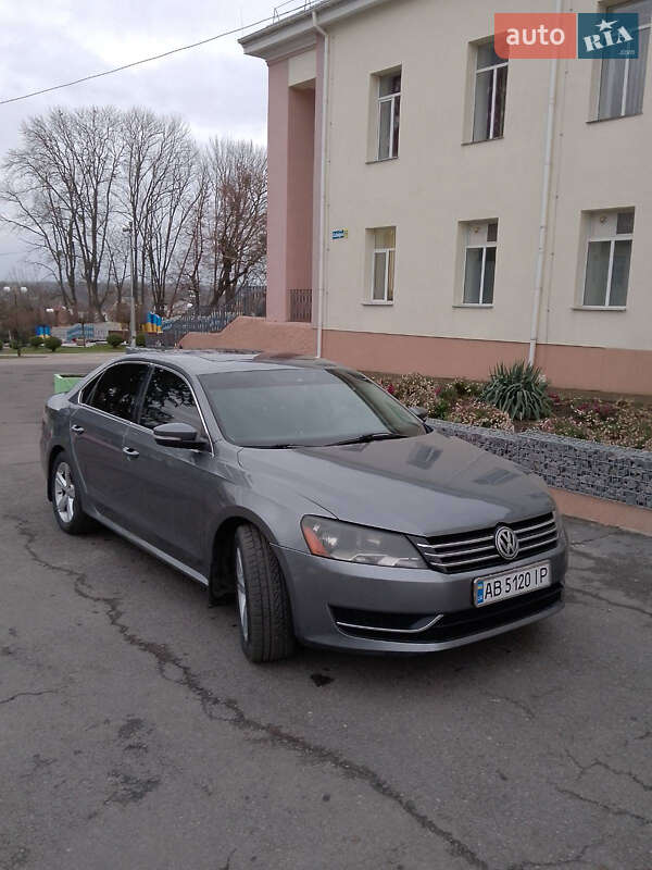 Седан Volkswagen Passat 2012 в Тростянце