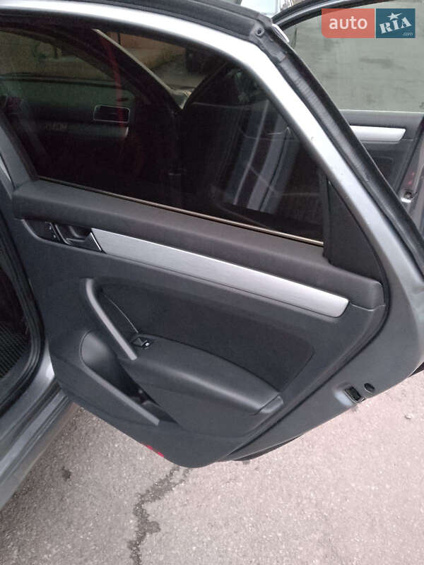 Седан Volkswagen Passat 2012 в Тростянце