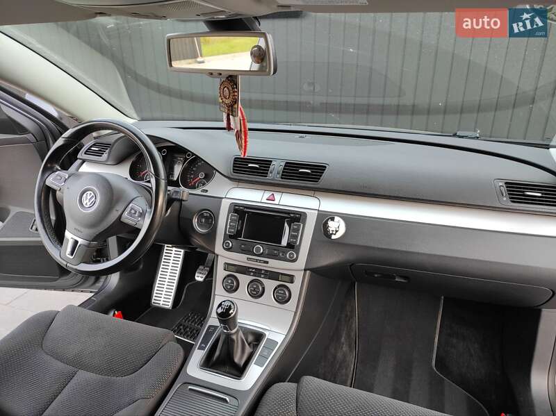 Универсал Volkswagen Passat 2009 в Мостиске