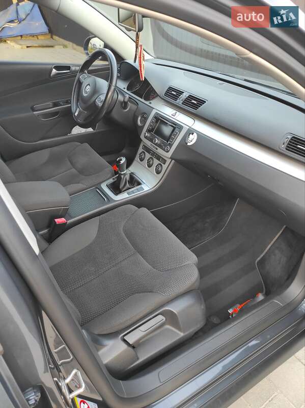 Универсал Volkswagen Passat 2009 в Мостиске