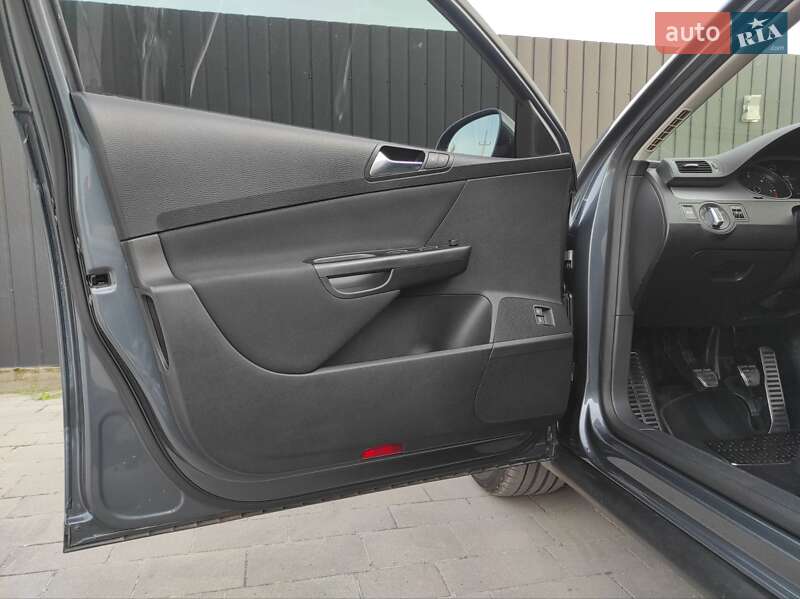 Универсал Volkswagen Passat 2009 в Мостиске