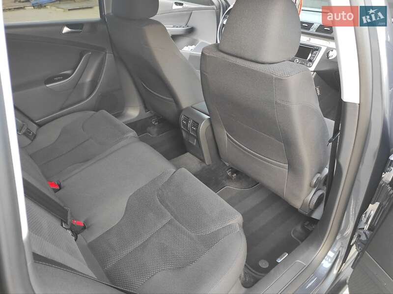 Универсал Volkswagen Passat 2009 в Мостиске
