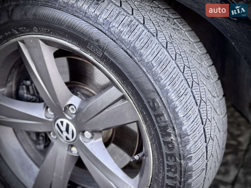 Седан Volkswagen Passat 2012 в Львове