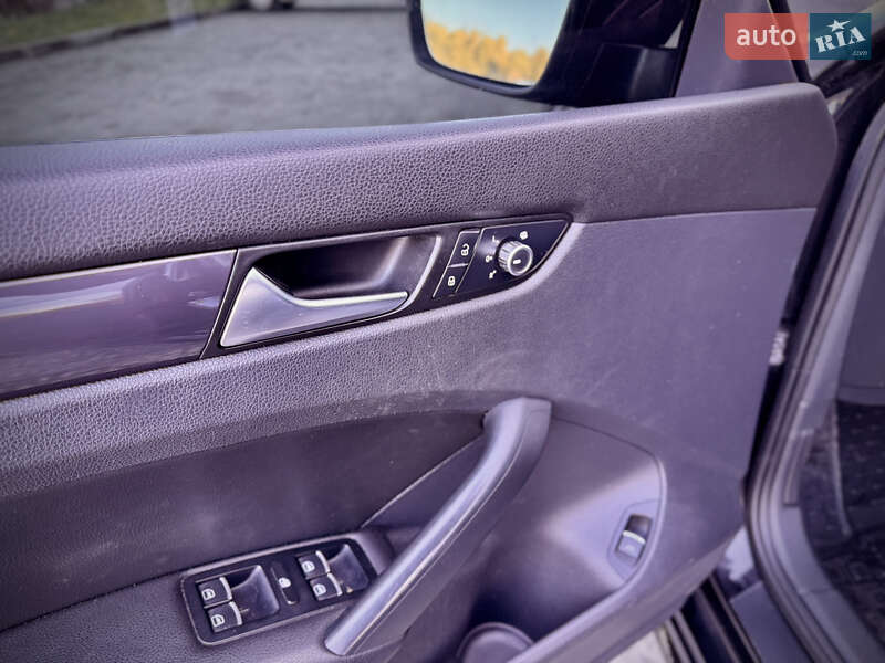 Седан Volkswagen Passat 2012 в Львове