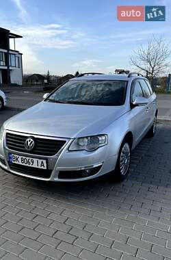 Универсал Volkswagen Passat 2006 в Ровно