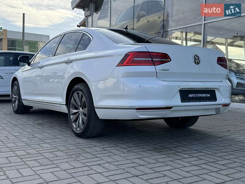 Седан Volkswagen Passat 2018 в Киеве фото 8 Седан Volkswagen Passat 2018 в Киеве