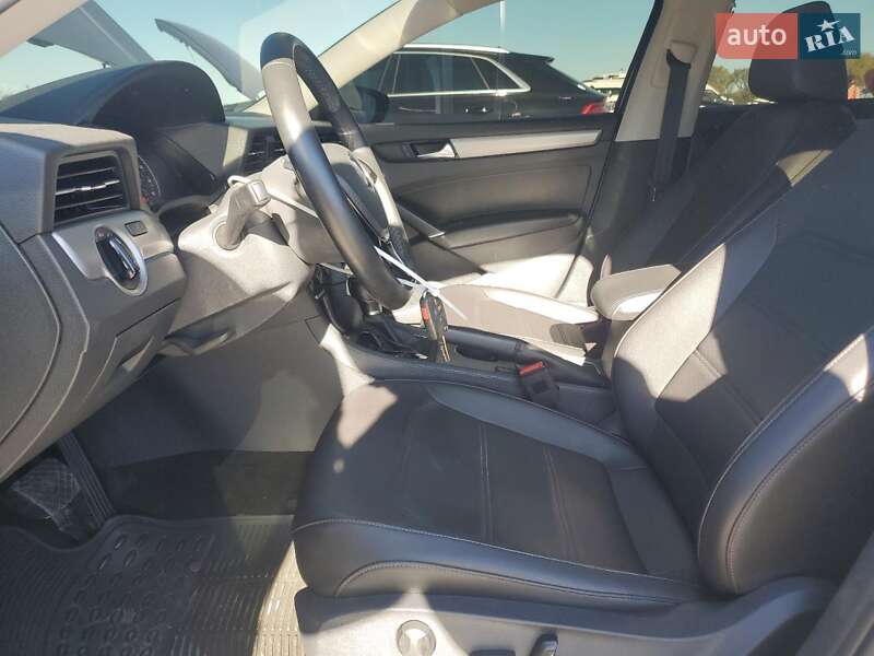 Седан Volkswagen Passat 2021 в Хмельницком