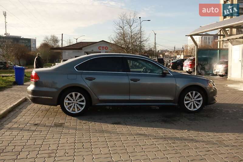 Седан Volkswagen Passat 2012 в Львове