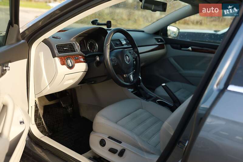 Седан Volkswagen Passat 2012 в Львове