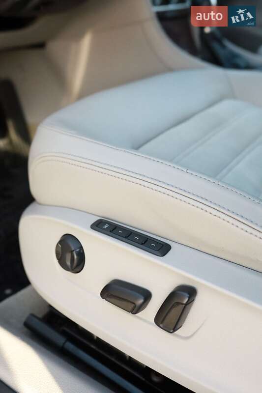 Седан Volkswagen Passat 2012 в Львове