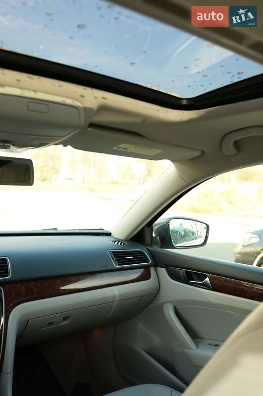 Седан Volkswagen Passat 2012 в Львове