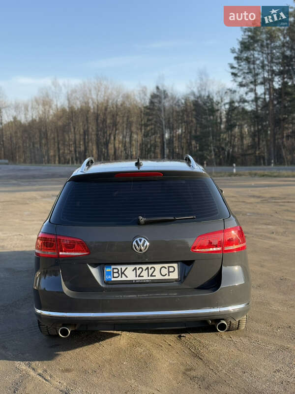 Універсал Volkswagen Passat 2011 в Сарнах