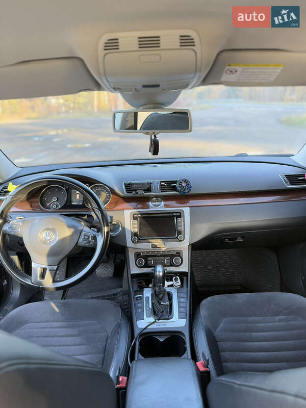 Універсал Volkswagen Passat 2011 в Сарнах