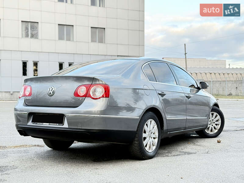 Седан Volkswagen Passat 2008 в Днепре