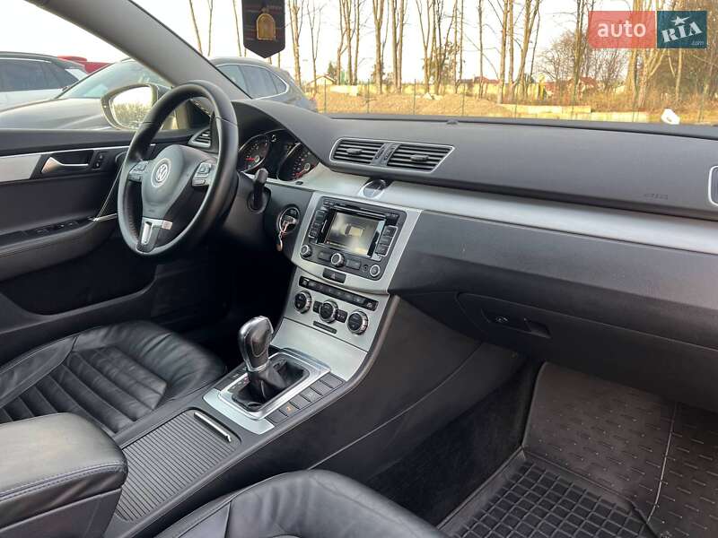Универсал Volkswagen Passat 2012 в Стрые