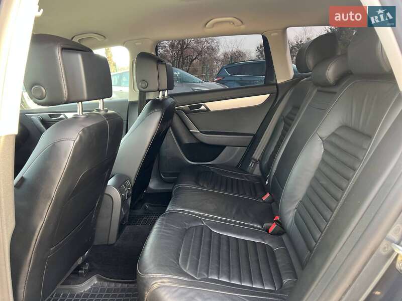 Универсал Volkswagen Passat 2012 в Стрые