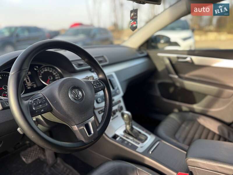 Универсал Volkswagen Passat 2012 в Стрые