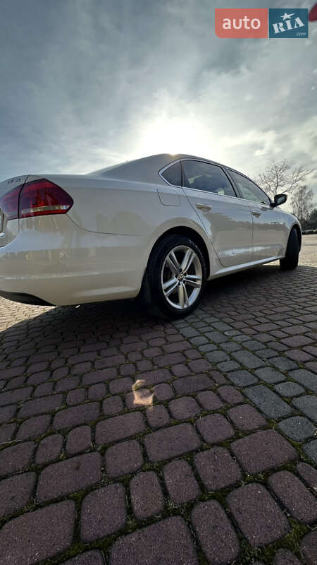 Седан Volkswagen Passat 2013 в Львове