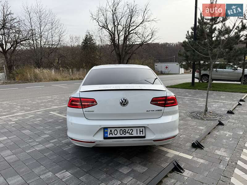 Седан Volkswagen Passat 2015 в Ужгороді