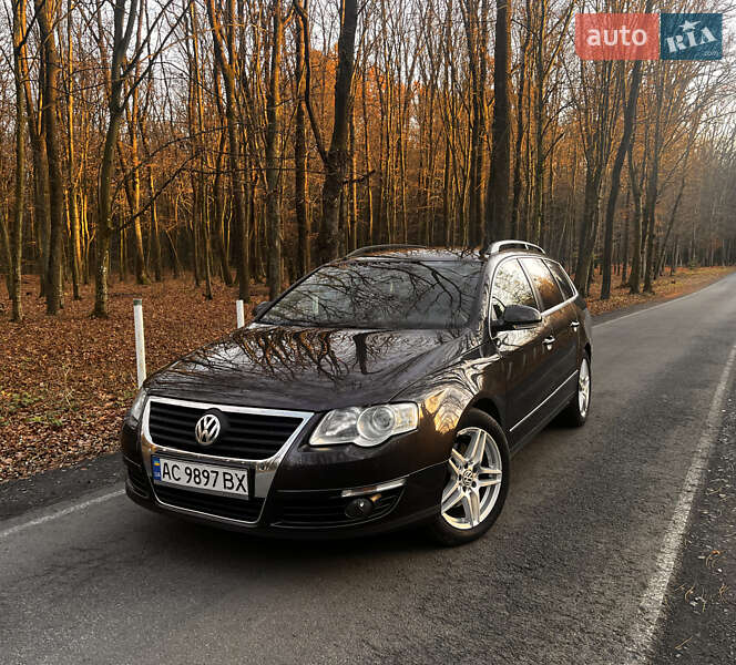 Універсал Volkswagen Passat 2010 в Луцьку