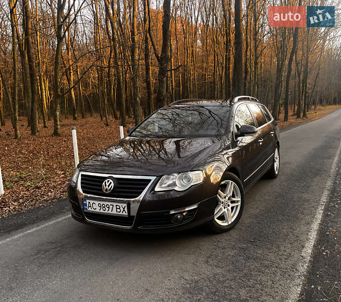 Універсал Volkswagen Passat 2010 в Луцьку