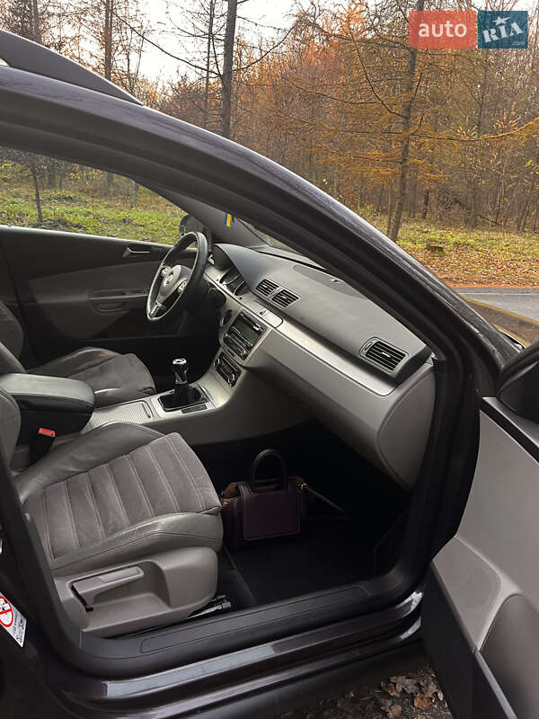 Універсал Volkswagen Passat 2010 в Луцьку