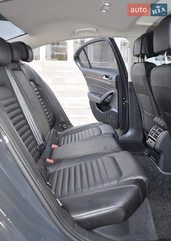 Седан Volkswagen Passat 2017 в Одессе