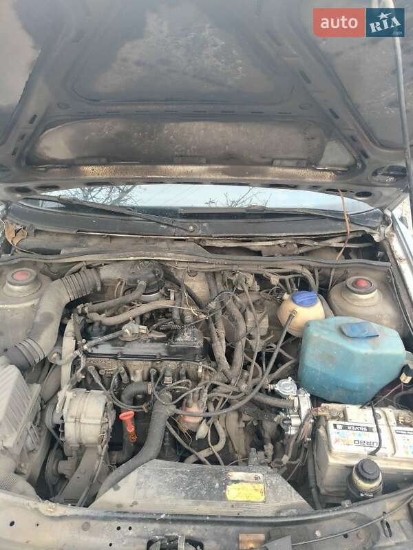 Седан Volkswagen Passat 1988 в Харькове