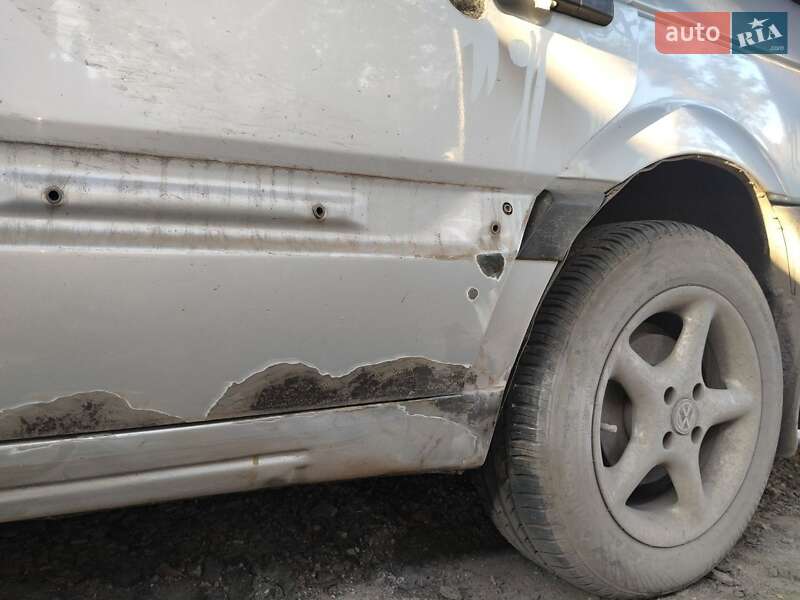 Седан Volkswagen Passat 1988 в Харькове