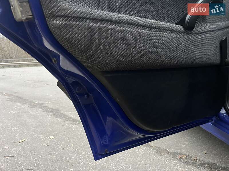 Седан Volkswagen Passat 1988 в Гадяче