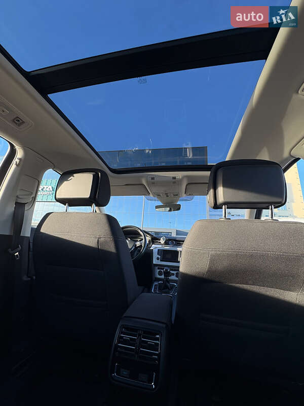 Универсал Volkswagen Passat 2017 в Львове фото 23 Универсал Volkswagen Passat 2017 в Львове