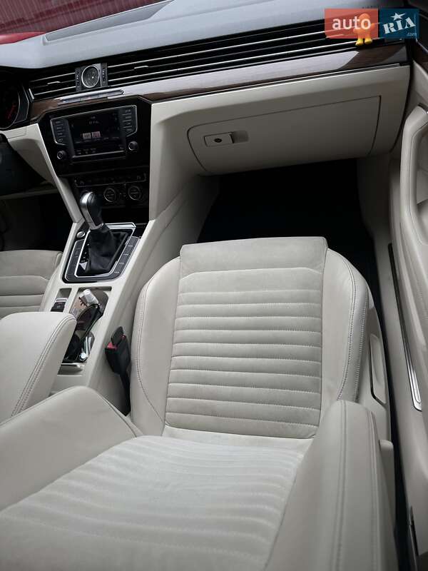 Седан Volkswagen Passat 2015 в Ужгороді