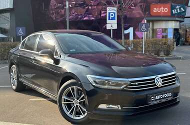 Седан Volkswagen Passat 2015 в Киеве