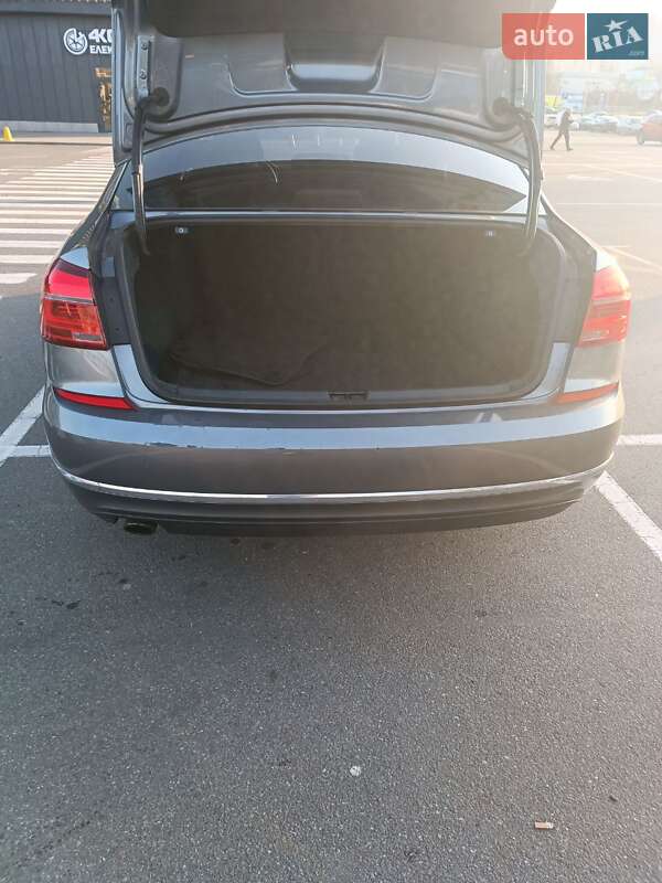 Седан Volkswagen Passat 2016 в Киеве