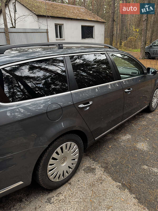 Універсал Volkswagen Passat 2011 в Охтирці